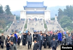 南京中山陵。2014年2月12日，台湾陆委会主任委员王郁琦和台湾代表团其他成员访问中山陵之后离开