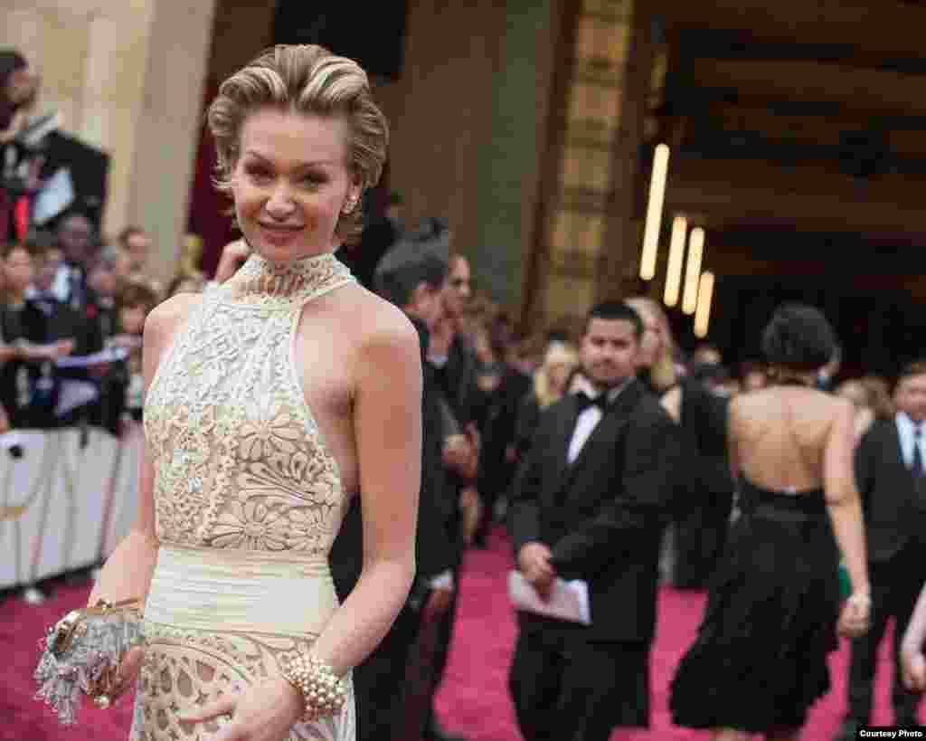 Portia de Rossi arrives for the live ABC Telecast of The 86th Oscars® at the Dolby® Theatre on March 2, 2014 in Hollywood, CA. (Photo courtesy AMPAS)