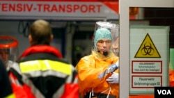 Medical staff members wearing sealed protective suits work during the arrival of an Ebola patient at the Universitaetsklinikum Frankfurt (University Hospital Frankfurt) in Frankfurt, Oct. 3, 2014. 