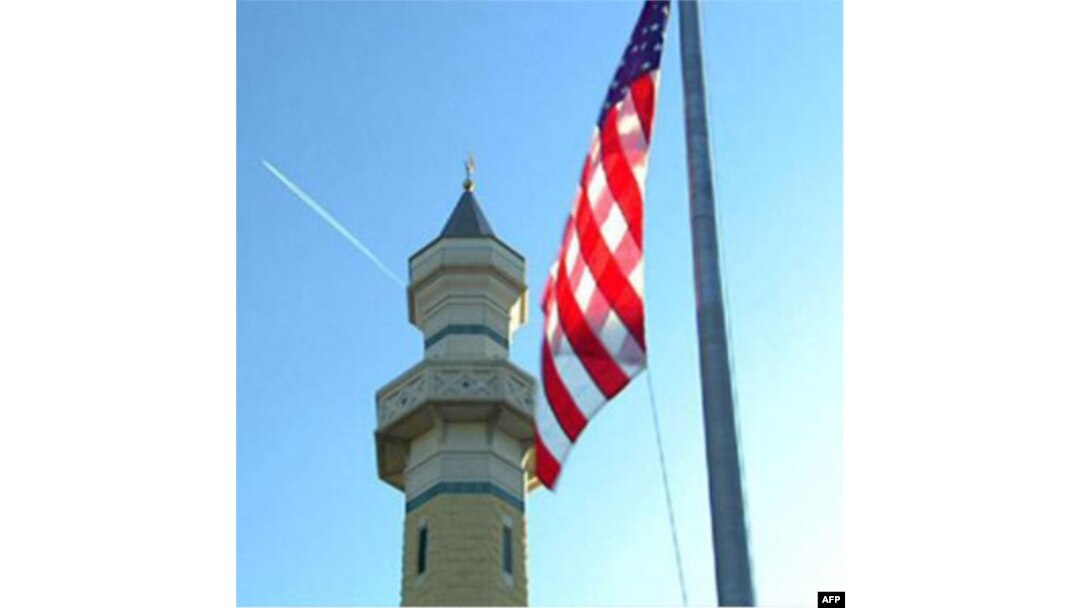 Agar sinagoga yoki cherkovlar ham ommaviy ravishda tekshirilganida, amerikaliklar bunga chidab turolmagan bo’lardi. Ammo 2001 yil 11- sentabridan keyin musulmonlarga munosabat ancha salbiylashgan, deydi huquq himoyachisi Donna Liberman.