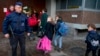 برسلز: عارضی بندش کے بعد، اسکول و تجارتی مراکز کھل گئے 
