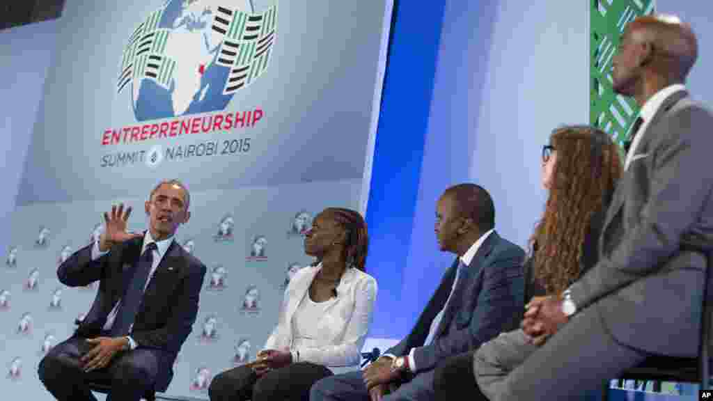 Le président Barack Obama prend part à un panel de discussion lors du Sommet mondial sur l&#39;Entreprenariat, Nairobi, 25 juillet 2015. &nbsp;