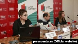 Tamara Skrozza, Petar Jeremić i Gordana Novaković govore o rezultatima monitoringa Saveta za štampu (presscentar.rs)