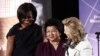 Ibu Negara dan Menlu Clinton Beri Penghargaan kepada 10 Tokoh Perempuan