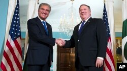 Secretary of State Mike Pompeo, right, meets Pakistani Foreign Minister Shah Mehmood Qureshi at the State Department in Washington, Oct. 2, 2018. 