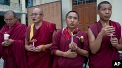 Exile Tibetan Buddhist monks participate in a candlelit vigil to remember Tibetan lama Tenzin Delek Rinpoche, in Dharmsala, India, July 13, 2015. 