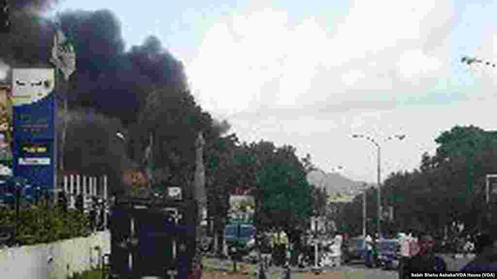 Explosão de uma bomba no Centro Comercial Plaza Banex, Junho 25, 2014