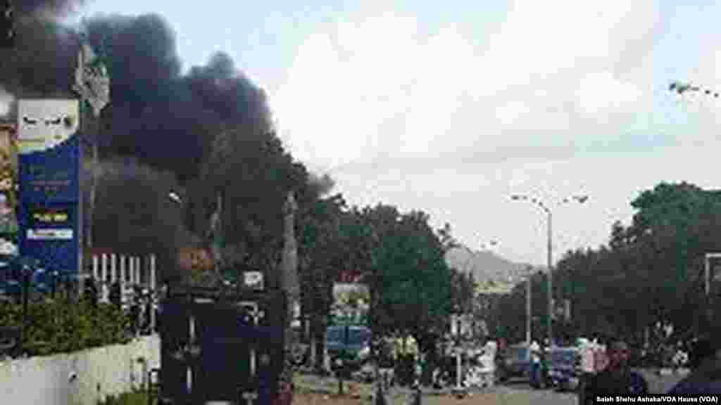 Explosão de uma bomba no Centro Comercial Plaza Banex, Junho 25, 2014 