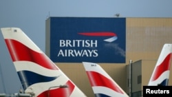 British Airways logo terlihat di ekor pesawat di Bandara Heathrow, di London Barat, Inggris, 23 Februari 2018. (Foto: dok).