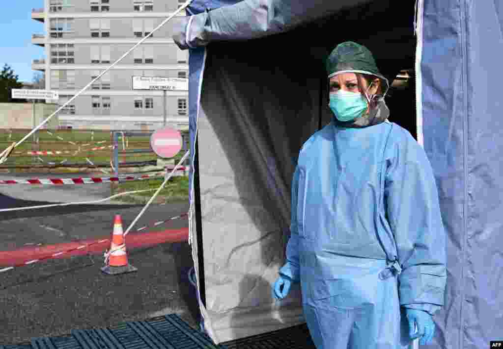 اٹلی میں وائرس کے باعث ہلاکتوں کی تعداد 79 تک جا پہنچی ہے، جو چین میں ہونے والی ہلاکتوں کے بعد سب سے زیادہ ہے۔ اٹلی میں جگہ جگہ طبی کیمپس قائم کر دیے گئے ہیں تاکہ مریضوں کا علاج آسانی سے ہوسکے۔
