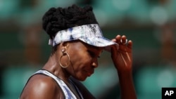 Venus Williams of the U.S. adjusts her cap in her second round match of the French Open tennis tournament against japan's Kurumi Nara at the Roland Garros stadium, in Paris, May 31, 2017. 