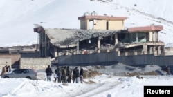 Разрушенное здание на военной базе после взрыва автомобиля со взрывчаткой. Маидан Вардак, Афганистан. 21 января 2019 г.