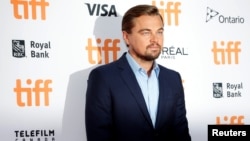 Leonardo DiCaprio arrives on the red carpet for the film "Before the Flood" during the 41st Toronto International Film Festival (TIFF), in Toronto, Canada, Sept. 9, 2016. 