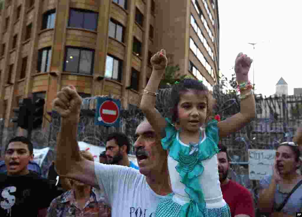 Lebanese anti-government protesters demonstrate against the ongoing trash crisis and government corruption near the government building, in downtown Beirut, Sept. 2, 2015.&nbsp;