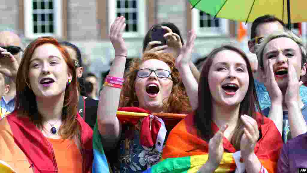 Supporters for same-sex marriage raise a cheer at Dublin Castle as they wait for the result of the referendum, May 23, 2015. 