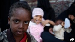 En Yemen 1,8 millones de niños sufren malnutrición y 400.000 menores de cinco años están en la peor fase de la desnutrición: sin intervención podrían morir. 