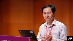 中國科研人員賀建奎在香港人類基因組編輯大會上講話。(2018年11月2日)