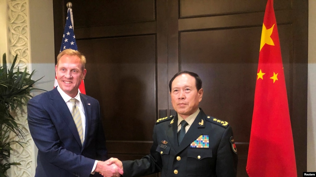 美国代理国防部长沙纳汉同中国国防部长魏凤和2019年5月31日在新加坡的一个亚洲安全峰会上举行会谈。(photo:VOA)