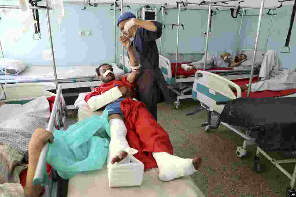 دو انفجار در کابل و یک استان شمال این شهر، دهها کشته و زخمی برجای گذاشت. این بزرگترین حمله بعد از توقف مذاکرات صلح در ده روز پیش است.&nbsp;