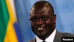 South Sudan's Vice President Riek Machar speaks to reporters at the U.N. (2011 file photo)