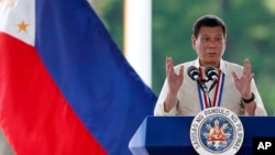 Le président philippin Rodrigo Duterte donne un discours lors d'une cérémonie, à Manille, le 29 août 2016.