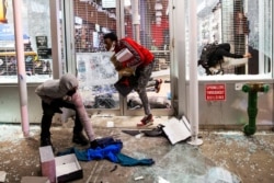 Protesters loot a store after marching against the death in Minneapolis police custody of George Floyd, in New York City, U.S., June 1, 2020. (REUTERS/Eduardo Munoz)