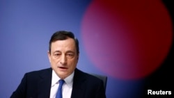 欧洲中央银行行长德拉基1月22日在德国法兰克福记者招待会上讲话。