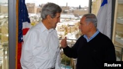 U.S. Secretary of State John Kerry (L) talks to Israeli Prime Minister Benjamin Netanyahu during a meeting from a room overlooking the snow-covered city of Jerusalem, Dec. 13, 2013.