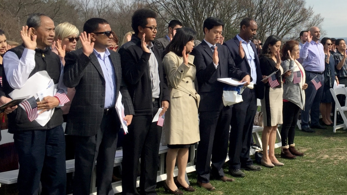 Valenzuela takes oath, officially a US citizen