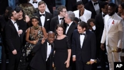 Barry Jenkins, foreground left, and the cast accept the award for best picture for "Moonlight" at the Oscars on Sunday, Feb. 26, 2017, at the Dolby Theatre in Los Angeles. (Photo by Chris Pizzello/Invision/AP)