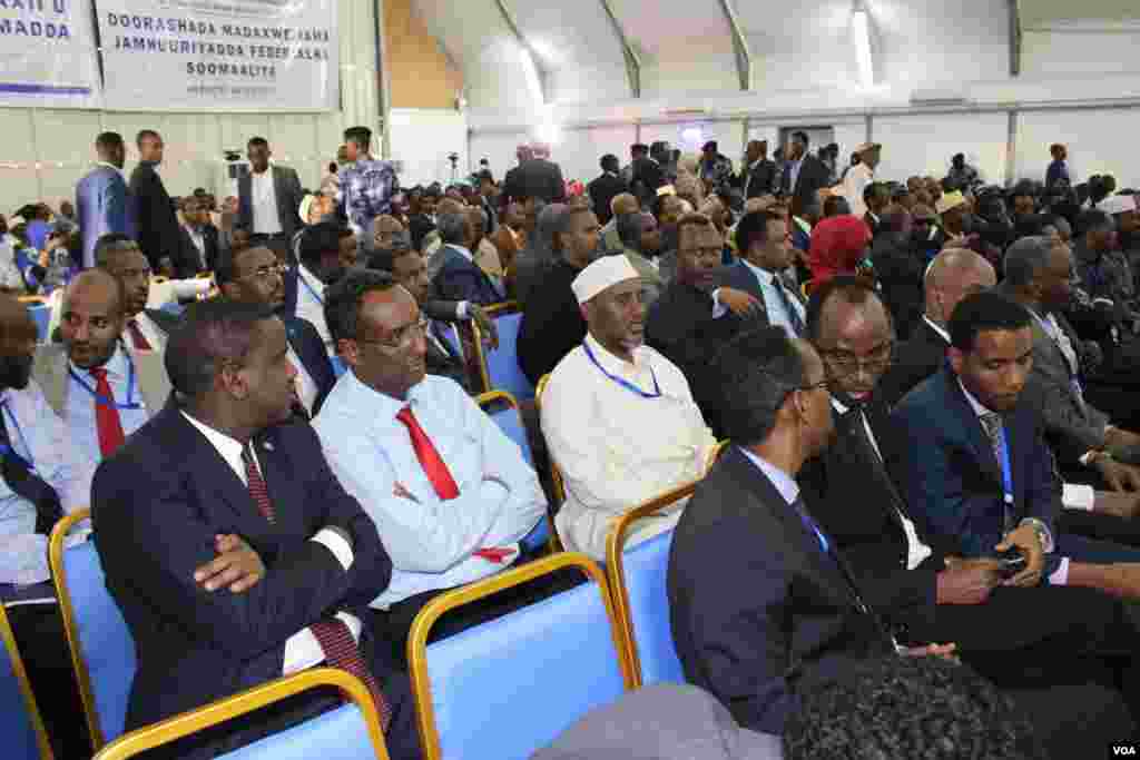 Tsohon Firai ministan Somaliya Mohamed Abdullahi Farmajo ya lashe zaben shugaban kasar. Fabrairu 10, 2017. Fabrairu 10, 2017.