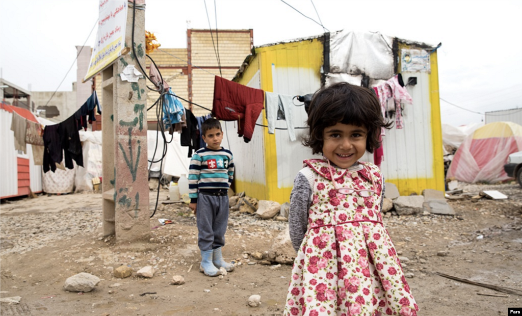 دنیای کودکان زلزله زده عکس: زهیر صیدانلو&lrm;