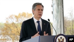 Menteri Luar Negeri AS Antony Blinken berbicara mengenai perubahan iklim di Yayasan Chesapeake Bay di Annapolis, Maryland, Senin, 19 April 2021. (Foto: AP)