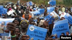 Unjuk rasa untuk meningkatkan kesadaran akan HIV/AIDS di desa Njoloma, Malawi (foto: dok).