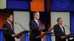 Jeb Bush, Marco Rubio, et John Kasich durant un débat républicain à Des Moines, Iowa, le 28 janvier 2016. (AP Photo/Chris Carlson)