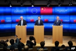 China's Premier Li Keqiang, center, talks to journalists during a joint news conference with European Council President Donald Tusk, right, and European Commission President Jean-Claude Juncker, left, during an EU-China summit at the European Council headheadquarters in Brussels, April 9, 2019.
