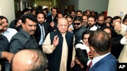 نوازشریف له عدالت څخه د را وتلو په مهال