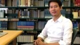 លោក ធុន ធារ៉ា បេក្ខជន​បណ្ឌិត​ខាង​ប្រវត្តិសាស្ត្រ​អាស៊ីអាគ្នេយ៍​ នៅ​វិទ្យាស្ថាន​ Yenching សាកលវិទ្យាល័យ Harvard នៃ​កម្មវិធី​រួម​ជាមួយ​សាកលវិទ្យាល័យ​ជាតិ​សិង្ហបុរី។ (ផ្តល់​ឲ្យ​ដោយ ធុន ធារ៉ា)