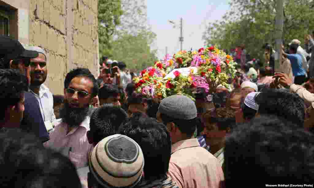 امجد صابری کے لئے پھولوں کا آخری نذرانہ