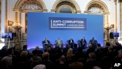 Učesnici svetskog samita o borbi protiv korupcije u Londonu