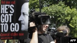 Антиурядові демонстранти закликають до відставки Камерона