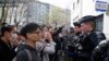 Heurts et protestation de Pékin après la mort d'un Chinois tué par la police à Paris