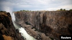 Impophoma ze Victoria Falls.