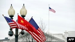 2011年中国国家主席胡锦涛访美期间白宫门前的两国国旗