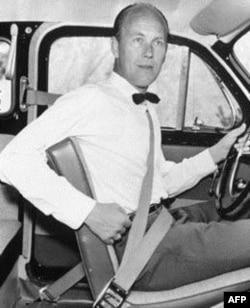 Nils Bohling and his three-point seat belt