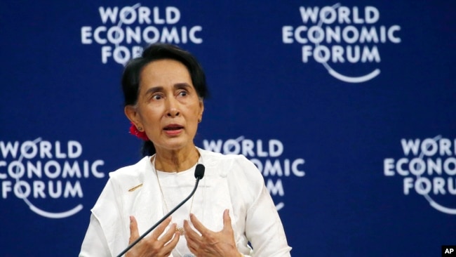 缅甸领导人昂山素季在世界经济论坛上发表讲话，称缅本可以更好的处理罗兴亚危机。越南首都河内，2018年9月13日。