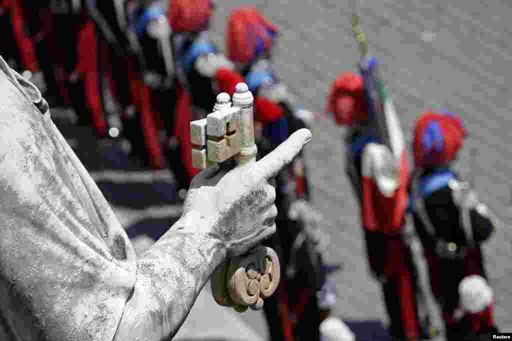 Italian Carabinieri paramilitary police stand at attention as Saint Peter&#39;s statue is seen in the foreground on Saint Peter&#39;s Square before an audience led by Pope Francis at the Vatican.