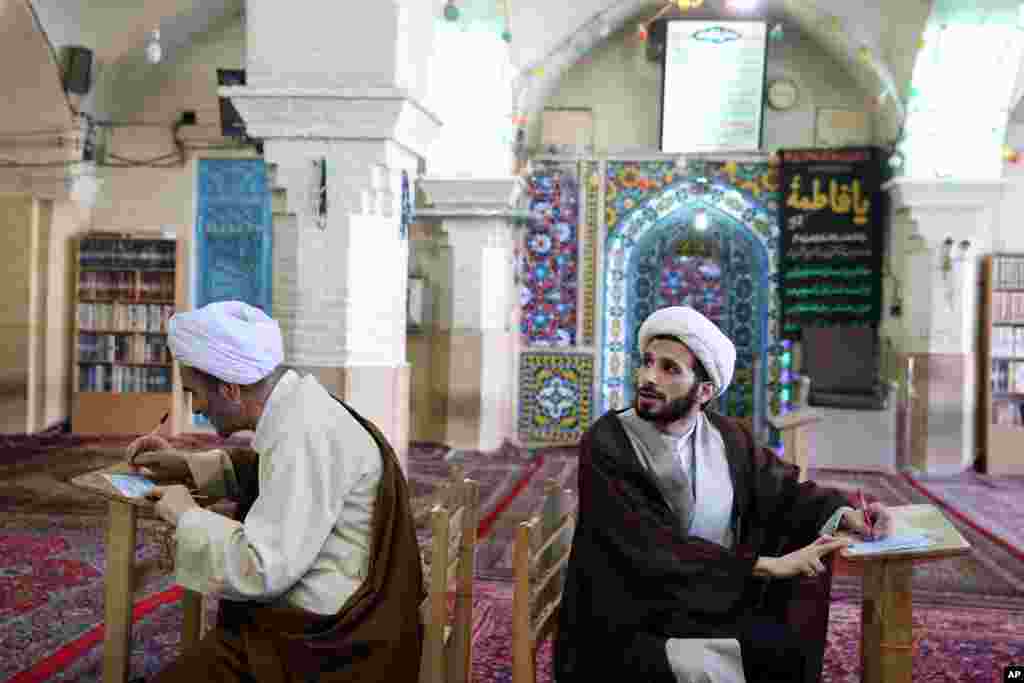 Iranians vote in the parliamentary and Experts Assembly elections at a polling station in Qom, 125 kilometers (78 miles) south of the capital Tehran, Iran, Feb. 26, 2016. 