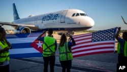 Le medida fue anunciada por encargada de Negocios de la embajada de Estados Unidos en La Habana, quien señaló que se trata de una medida de reciprocidad.