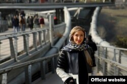 خسرویار برای یک سفر خانوادگی از آمریکا به ایران رفت اما برای بازی در تیم ملی ایران انتخاب شد.